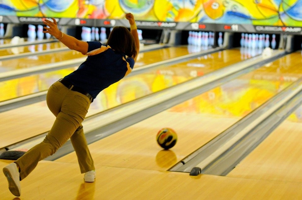 What to Do While in a Bowling Alley