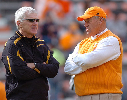 Phil Fulmer talks to Vandy coach Bobby Johnson.